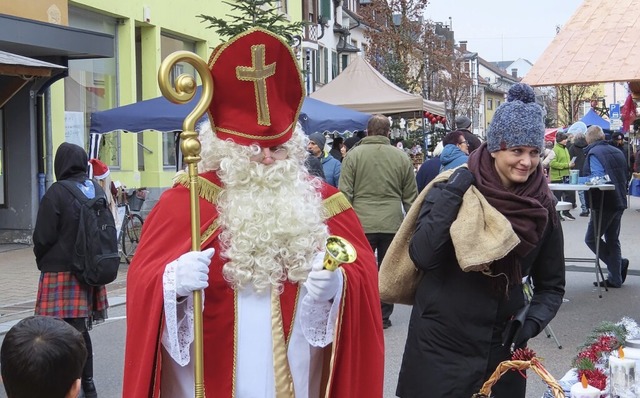 So einen Nikolaus wird es auch dieses Jahr auf dem Nikolausmarkt geben.  | Foto: Gerd Leutenecker