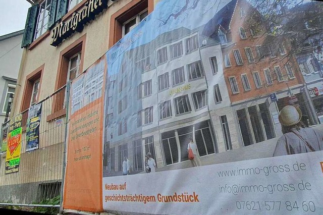 Vorzeigeprojekt: Auf dem Werbeplakat i...s neue Uehlin-Haus dann aussehen wird.  | Foto: Andr Hnig