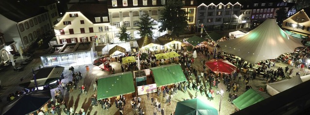 Der Marktplatz ist neben Hauptstrae u...r  Hotspots des Ortenauer Weinfestes.   | Foto: Christoph Breithaupt