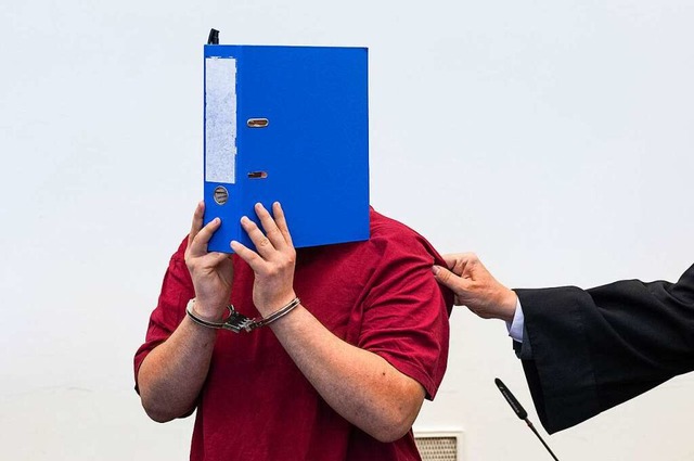 Angeklagter Jan P. an einem Verhandlungstag im Juni im Landgericht Gieen.  | Foto: Boris Roessler (dpa)