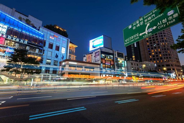 Noch wchst Sdkoreas Wirtschaft stetig: Leuchtreklame in Seoul  | Foto: cn0ra (stock.adobe.com)