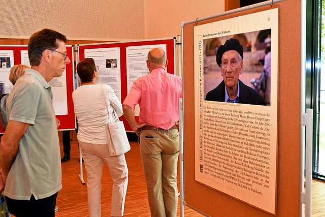 Beeindruckt waren die Besucher von der...as Leben und Wirken von Heinz Drossel.  | Foto: Horst Dauenhauer