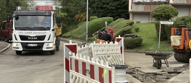 Die Firma Aytac ist aktuell dabei, Glasfaserkabel auf dem Meierhof zu verlegen.   | Foto: Annemarie Rsch