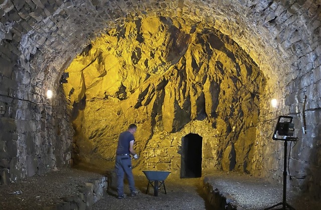 In den historischen Eiskeller in Todtm...r im Rahmen der Todtmooser Wandertage.  | Foto: Andreas Bhm