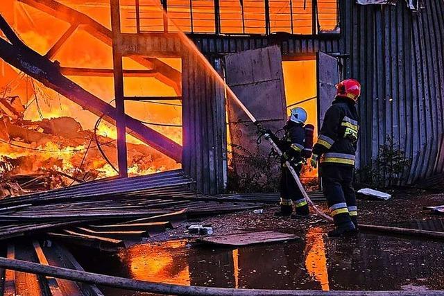 Ein Toter bei Drohnenangriff auf Lviv – Caritas-Lager brennt nieder