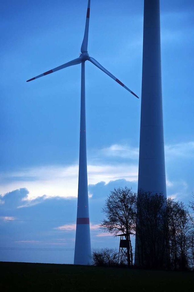 Drei bis fnf weitere Windrder knnte...tertal und Ehrenkirchen gebaut werden.  | Foto: Karl-Josef Hildenbrand (dpa)