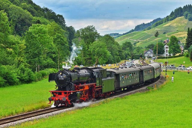 Zum Festplatz in Ottenhfen knne Eise...lldampf auf der Achertalbahn anreisen.  | Foto: Eric Bitzer/AEV