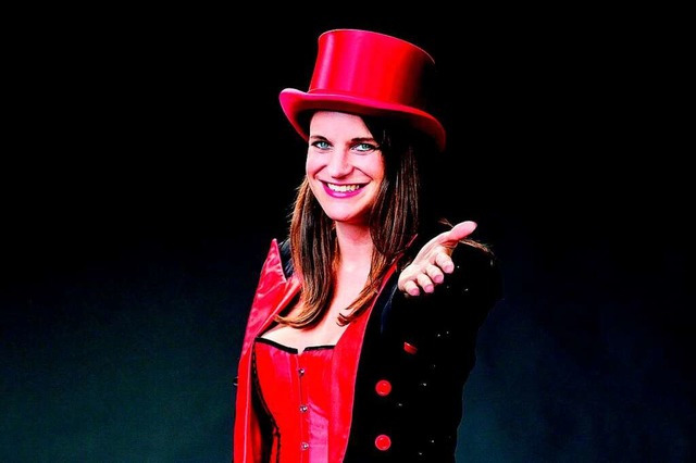 Julica Goldschmidt moderiert als Confrencire den Circolo Weihnachts-Circus.  | Foto: Circolo