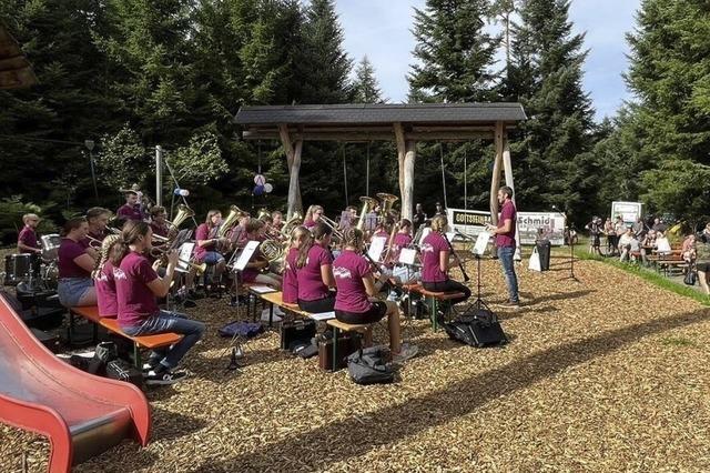 Waldspielplatz renoviert