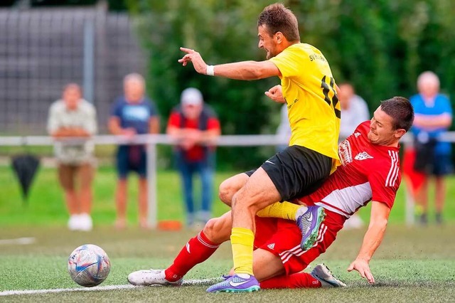 Im Augenblick kommen Taras Anjievschi ...r im Derby gegen den SV Hinterzarten.   | Foto: Wolfgang Scheu