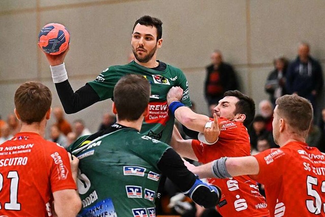 Marius Schmieder (am Ball) peilt mit d...m den Aufstieg in die Sdbadenliga an.  | Foto: Achim Keller