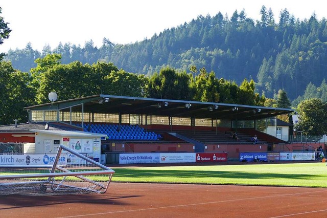 Teile der Tribne des Elztalstadion sind sanierungsbedrftig.  | Foto: Sylvia Sredniawa