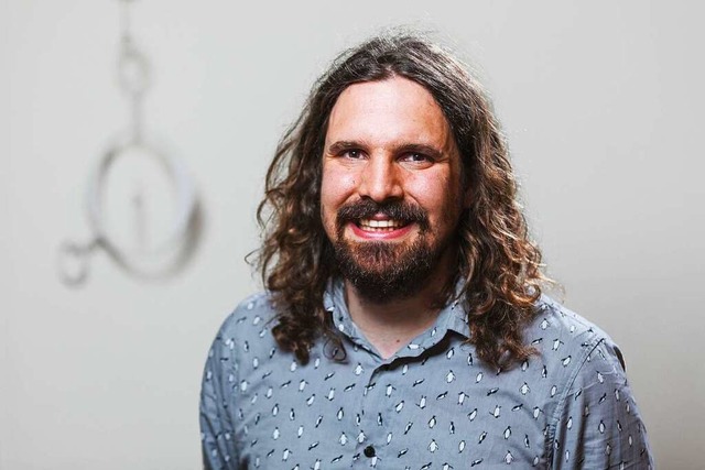 Matthias Ammann, 34, hat Biologie stud...eit 2020 das science+fiction-Festival.  | Foto: Raphael Hnerfauth