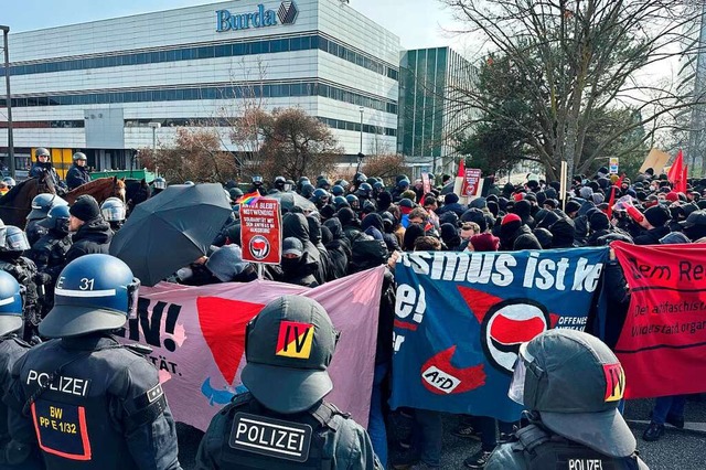 Weil diese Demonstration gegen den AfD...onalien der Teilnehmenden aufgenommen.  | Foto: Helmut Seller