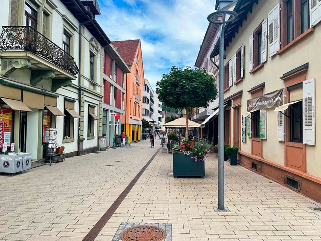 Der sdliche Eingang zur Scheffelstra... Kleine Mbelladen (rechts) schlieen.  | Foto: Nicolai Kapitz