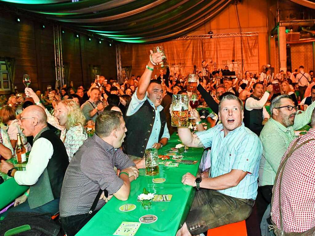 Beim 7. Brauersilvester im Lasser-Stadl gings znftig zu.