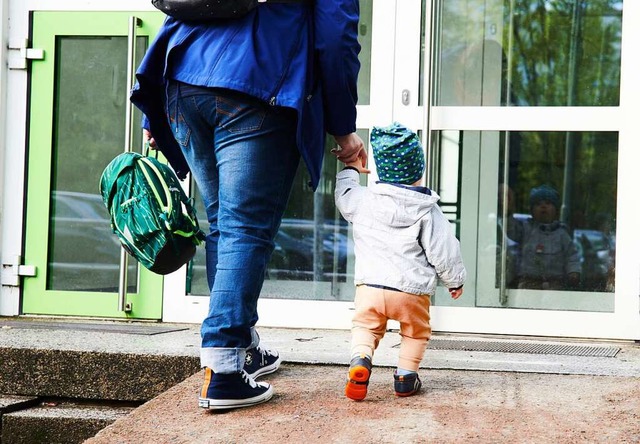 Der Weg zum Kita-Platz erfolgt jetzt digital.  | Foto: Annette Riedl (dpa)