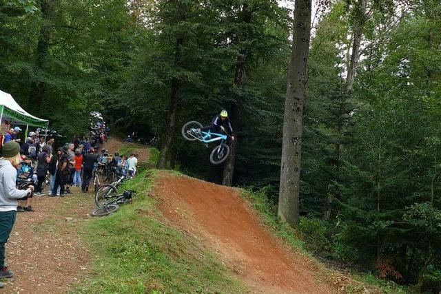 Mountainbiker in Waldkirch eröffnen ihren Trail 