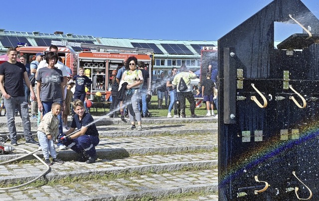 Immer eine Attraktion fr Kinder: Ziel... Fall mit einem Regenbogen als Zugabe.  | Foto: Michael Bamberger