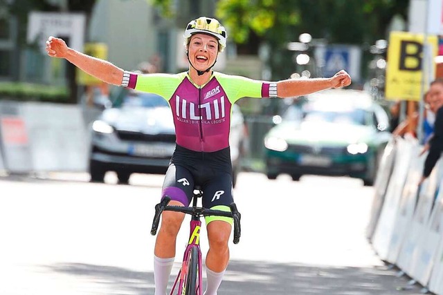 Alina Mylka jubelt nach ihrem Triumph in Bad Drrheim.  | Foto: Roger Mller