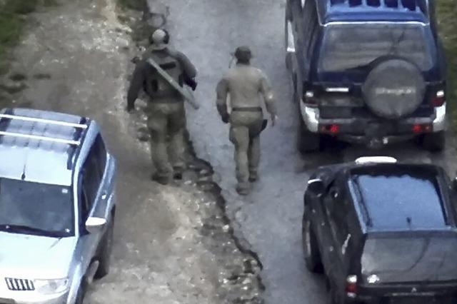 Kampfkommando schiet auf Polizisten