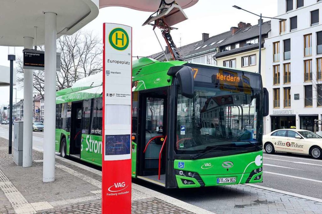 Die Verkehrs-AG hat weitere Elektrobusse ausgeschrieben.  | Foto: Ingo Schneider