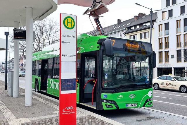 Die Verkehrs-AG hat weitere Elektrobusse ausgeschrieben.  | Foto: Ingo Schneider