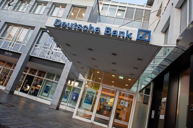 Der Angeklagte arbeitete als Berater bei der Deutschen Bank in Lrrach .  | Foto: Jonas Hirt