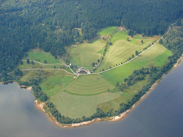 Der Unterkrummenhof am Schluchsee wird...steg fr das Motorschiff St. Nikolaus.  | Foto: Christa Maier