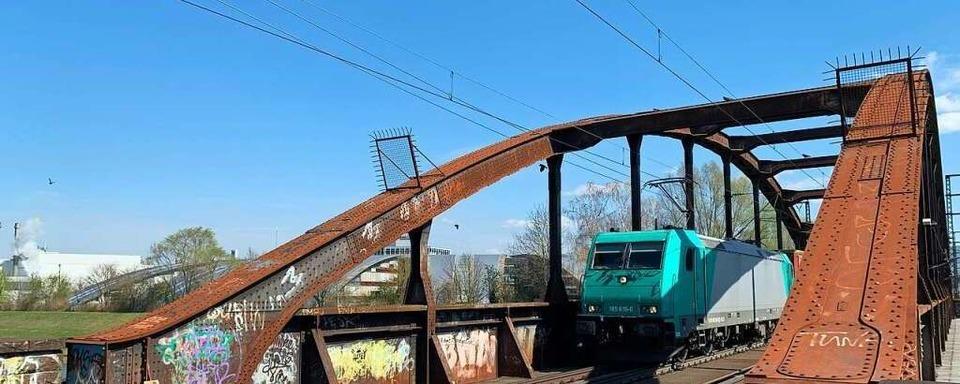 31-Jhriger an der Offenburger Kinzigbrcke von Gterzug erfasst und schwer verletzt