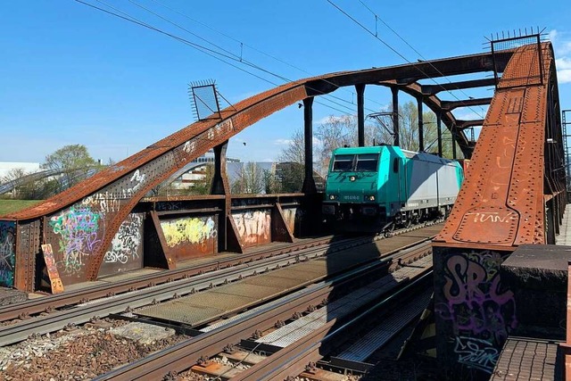 In diesem Bereich hat der Mann die Gle... und wurde von einem Gterzug erfasst.  | Foto: Helmut Seller