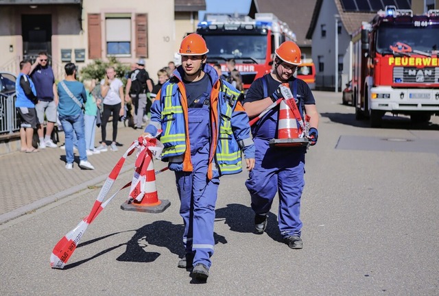 Bei einer Schaubung mussten 14 Kinder...m alten Schulgebude gerettet werden.   | Foto: Adrian Hofmann