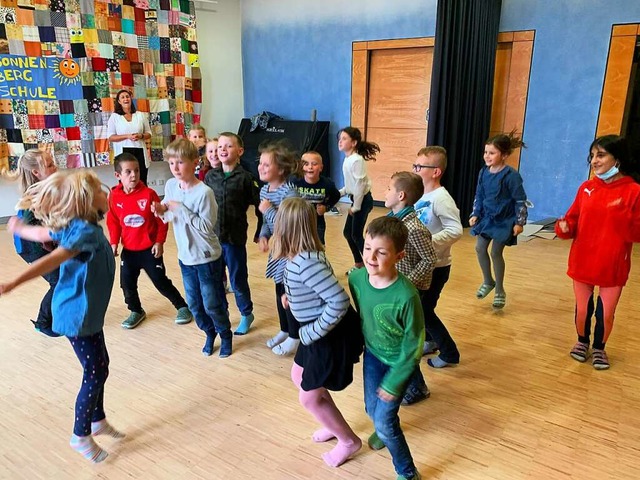 Die Kinder lieben das Projekt Mus, be...richten. Premiere war vor zwei Jahren.  | Foto: Simone Hhl