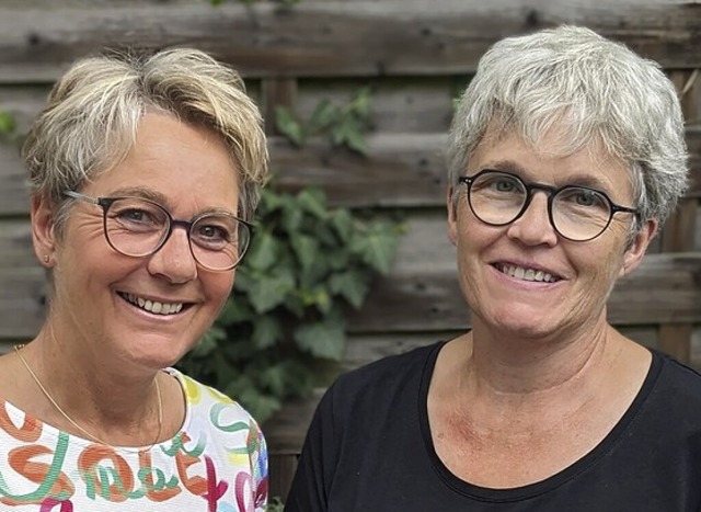 Dorit Hellmich (links) und Sonja Htter begleiten die neue ElternTrauerGruppe.  | Foto: Tonio Palick