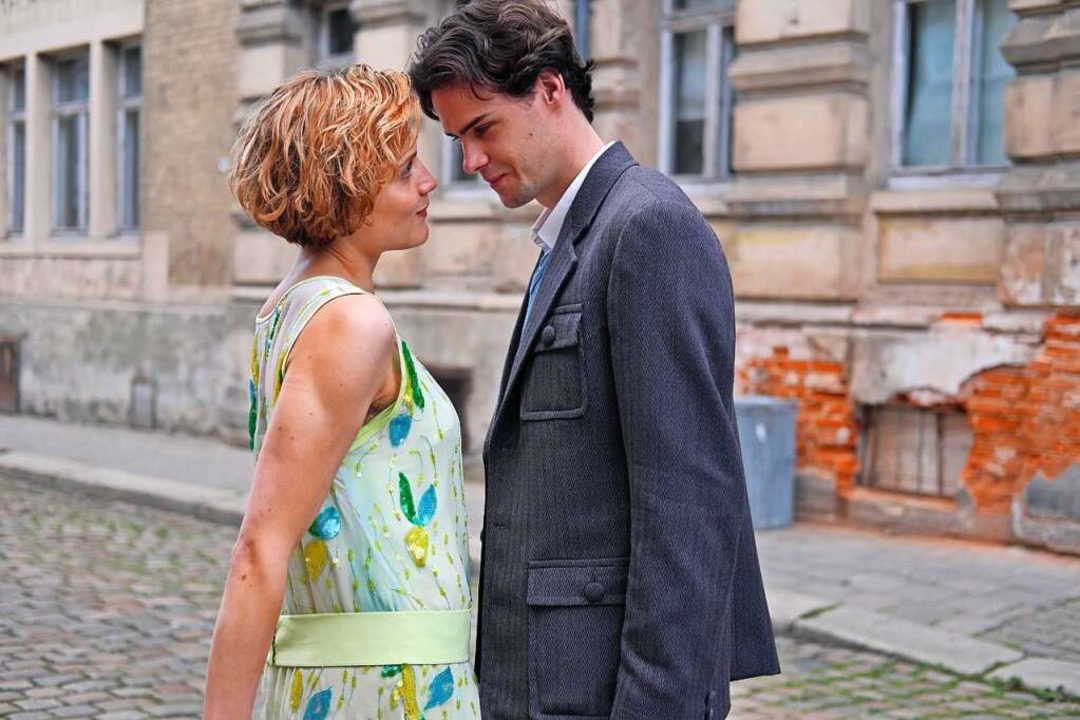 Kurzes Liebesglück im Berlin der Weima... als Helene und Thomas Prenn als Karl.  | Foto: Nick von Nostitz (dpa)