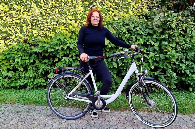 Sabrina mit ihrem neuen gebrauchten Ci...us dem  Gebrauchtradportal re-cycle.de  | Foto: re-cycle.de