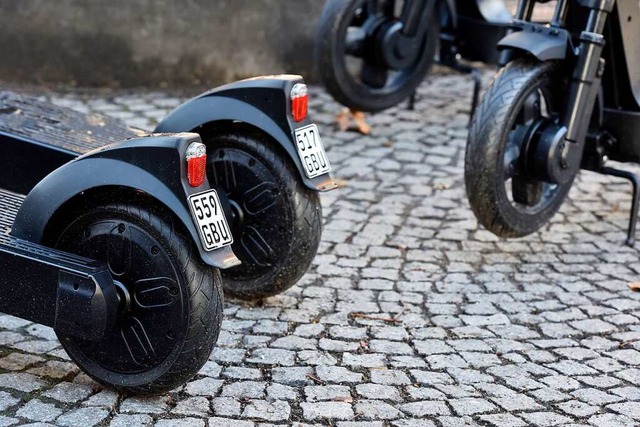 Der Fahrer eines E-Scooters hat versuc...zeikontrolle zu entkommen. Symbolbild.  | Foto: Thomas Kunz