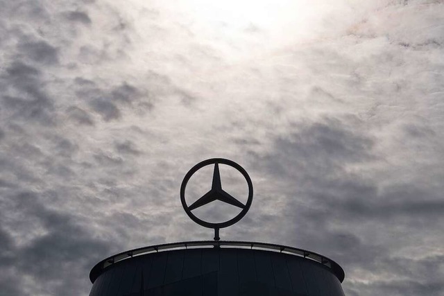 Mercedes sieht sich im Diesel-Skandal verschiedenen Vorwrfen ausgesetzt.  | Foto: Sebastian Gollnow (dpa)