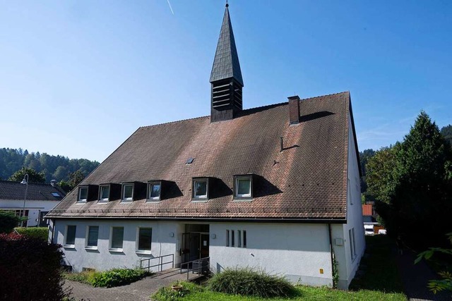 Im Gemeindehaus St. Bernhard hat die S...unterbringung angemietet und umgebaut.  | Foto: Volker Mnch