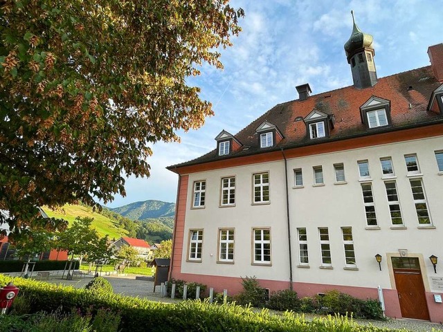 Vom Rathaus aus hat der neue Brgermei...uf Mnstertals Hausberg, den Belchen.   | Foto: Frank Schoch