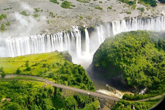 Die Victoriaflle: Was fr ein Natursc...ine Reise durch Botswana und Simbabwe.  | Foto: DER Touristik Deutschland