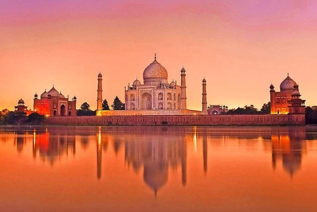 Indien lockt mit einer Reise nach Raja...ins Goldene Dreieck mit dem Taj Mahal.  | Foto: Boris Stroujko (shutterstock.com)