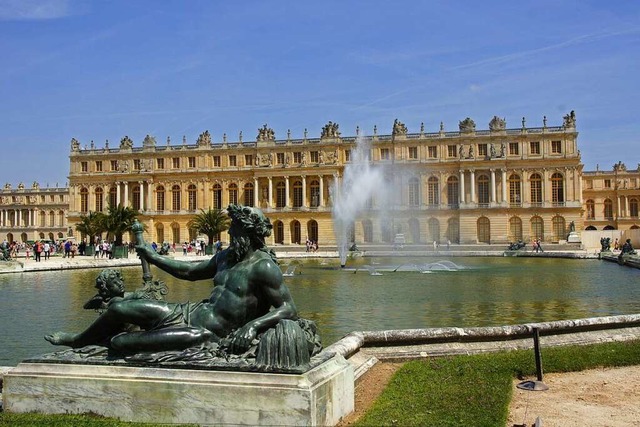 Das prchtige Schloss in Versailles is...en Perlen entlang von Rhne und Seine.  | Foto: M-TOURS Erlebnisreisen GmbH