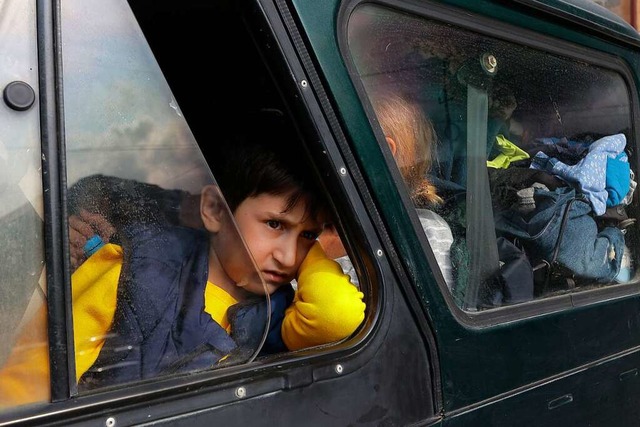 Nach der Eroberung des Gebiets Berg-Ka... Flucht begeben. So auch dieser Junge.  | Foto: Vasily Krestyaninov (dpa)