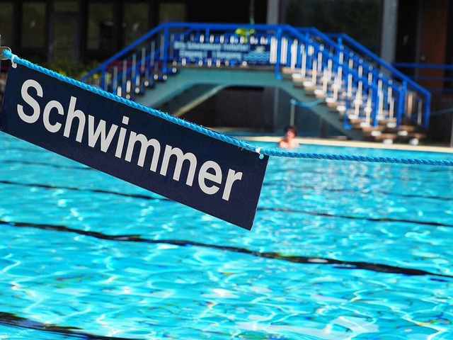 Damit im Neustdter Freibad auch im ko.... Sie befrchten einen Personalmangel.  | Foto: Susanne Gilg