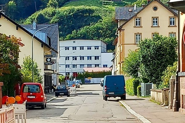 Dringenden Sanierungsbedarf haben die ...t der Carl-Maria-von-Weber-Strae aus.  | Foto: Edgar Steinfelder