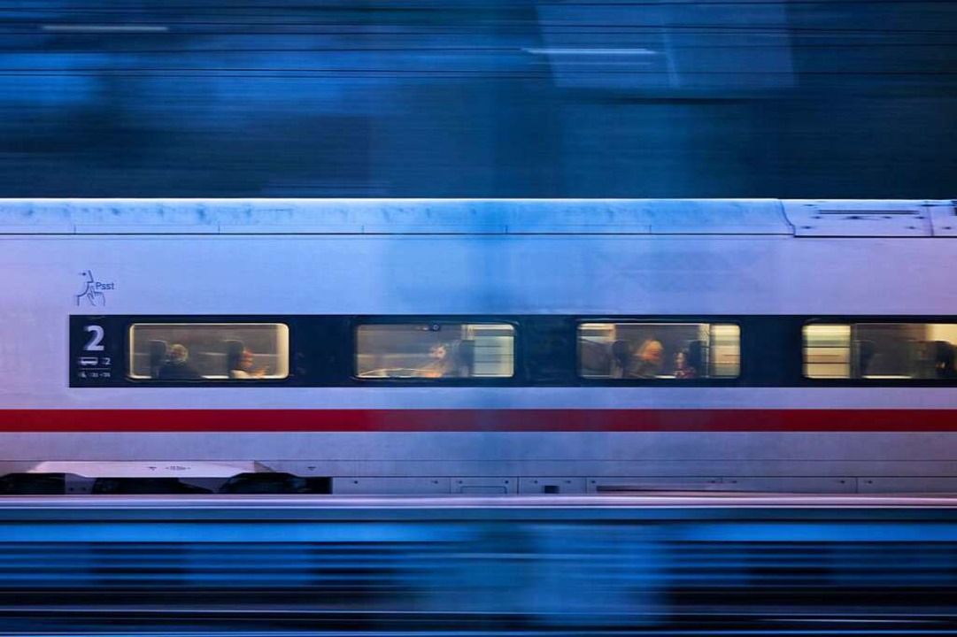 Bahnfahren wird wohl teurer.   | Foto: Marijan Murat (dpa)