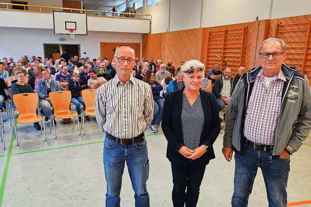 Vor mehr als 100 interessierten Bürger...s), Annette Franz und Gerd Günzel vor.  | Foto: Gerald Nill