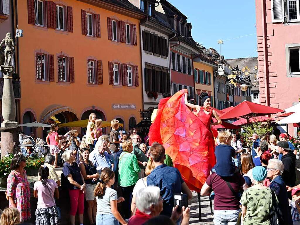 Magische Tiere, sommerliche Temperaturen: Staufen platzte beim verkaufsoffenen Sonntag aus allen Nhten.