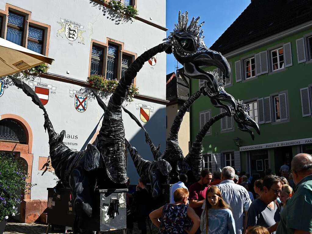 Magische Tiere, sommerliche Temperaturen: Staufen platzte beim verkaufsoffenen Sonntag aus allen Nhten.